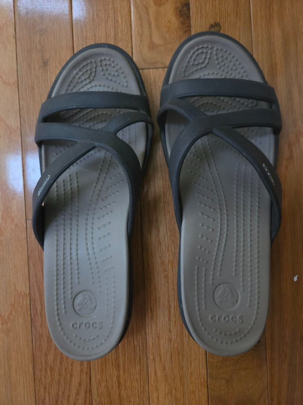 crocs size 9 strappy sandals slip on brown low wedge